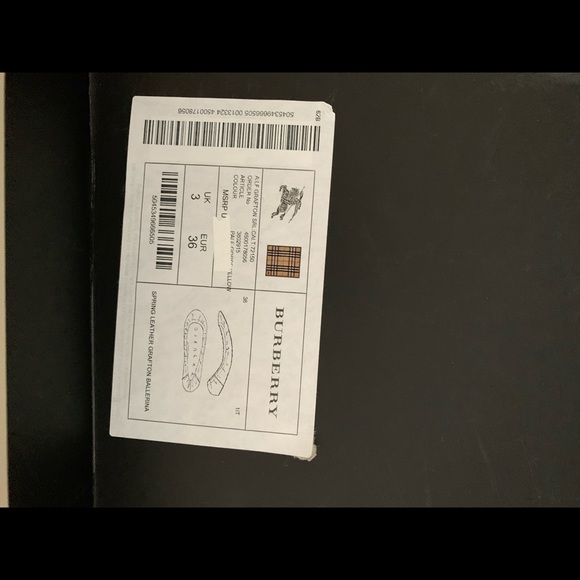 ❌SOLD❌Burberry suede flat - Picture 2 of 8